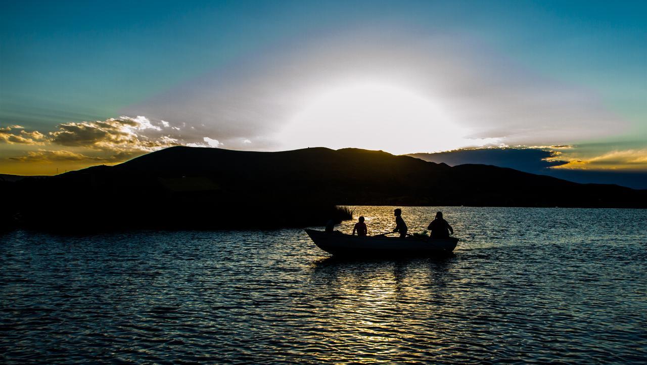 Uros Qhota Uta Lodge Пуно Экстерьер фото